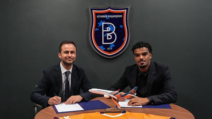 Christopher Operinin imza töreninden kareler