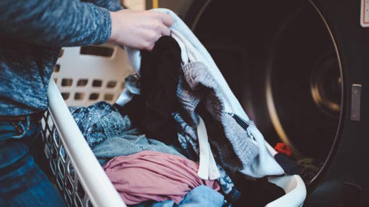 TEMİZ BİR HAVLU KULLANARAK KIRIŞIKLIĞI AZALTIN