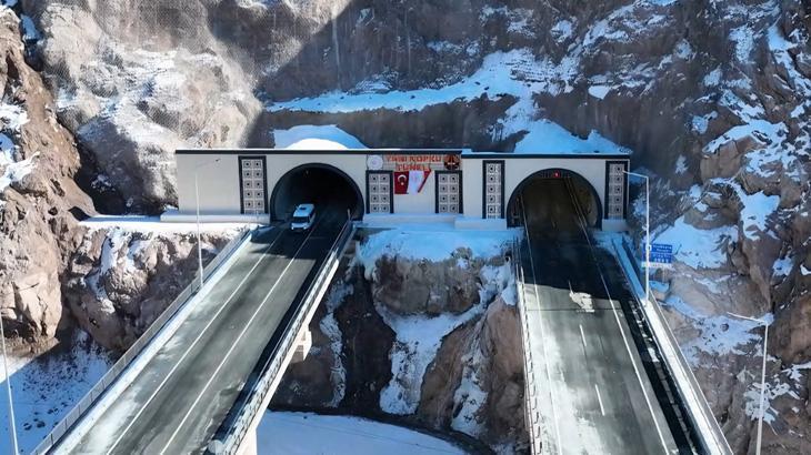 Yeni tünel trafiğe açıldı! Seyahat süresi 18 dakika kısaldı