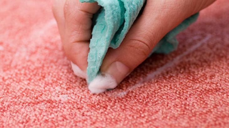 Meğer basit bir numara yetiyormuş Pis pis kokan paspası 20 dakikada arındırıyor