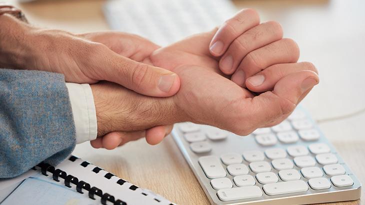 3- El becerisi kaybına yol açabiliyor 3- El becerisi kaybına yol açabiliyor