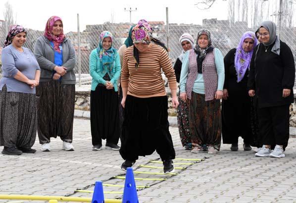 VOLEYBOL OYNAMAK İYİ GELDİ