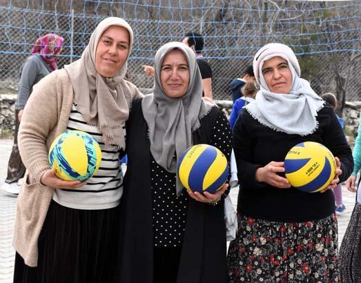 Ev işleri bitince hayatları değişiyor 25 kadının sıra dışı hikayesi:  Eşlerimiz de arkamızda