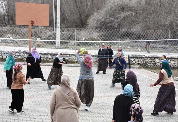 Ev işleri bitince hayatları değişiyor 25 kadının sıra dışı hikayesi:  Eşlerimiz de arkamızda