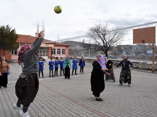 Ev işleri bitince hayatları değişiyor 25 kadının sıra dışı hikayesi:  Eşlerimiz de arkamızda
