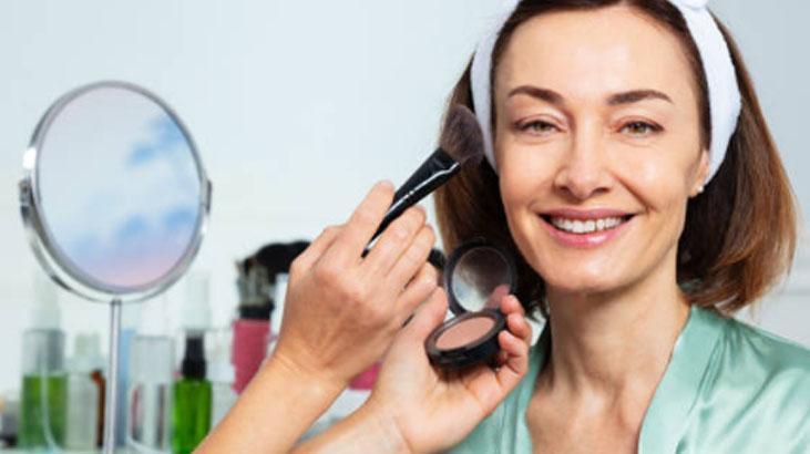 Keskin yüz hatları için parmak ucu hilesi 39 değil, 25 yaşında görünüyorum Keskin yüz hatları için parmak ucu hilesi 39 değil, 25 yaşında görünüyorum