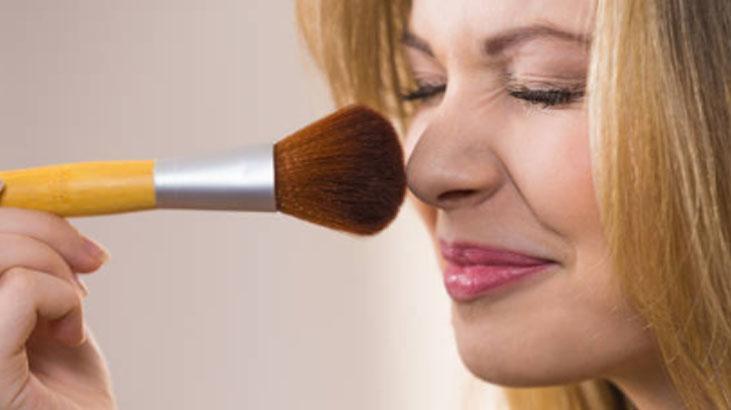 Keskin yüz hatları için parmak ucu hilesi 39 değil, 25 yaşında görünüyorum Keskin yüz hatları için parmak ucu hilesi 39 değil, 25 yaşında görünüyorum