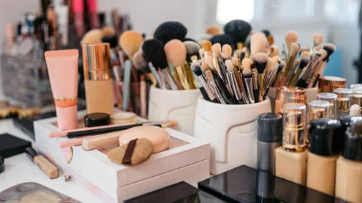 Keskin yüz hatları için parmak ucu hilesi 39 değil, 25 yaşında görünüyorum Keskin yüz hatları için parmak ucu hilesi 39 değil, 25 yaşında görünüyorum