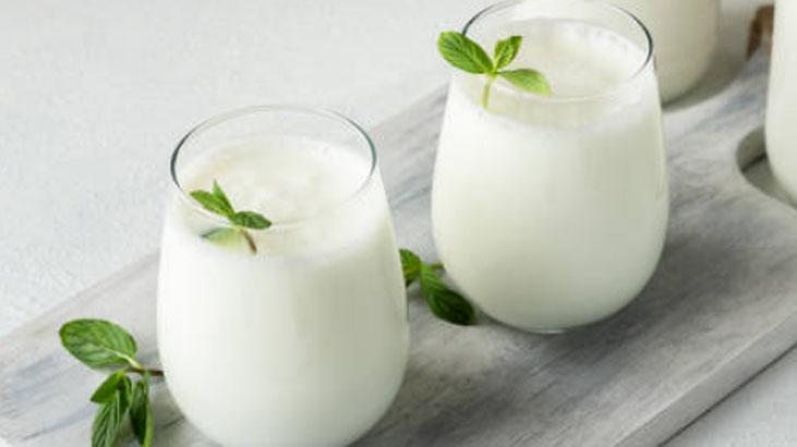 Ev yapımı ayranı tazecik tutan yöntem Su ekledikçe çırpmak şart, tuz işi bitiriyor Ev yapımı ayranı tazecik tutan yöntem Su ekledikçe çırpmak şart, tuz işi bitiriyor