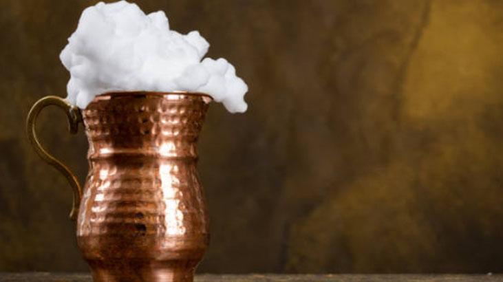 Ev yapımı ayranı tazecik tutan yöntem Su ekledikçe çırpmak şart, tuz işi bitiriyor Ev yapımı ayranı tazecik tutan yöntem Su ekledikçe çırpmak şart, tuz işi bitiriyor