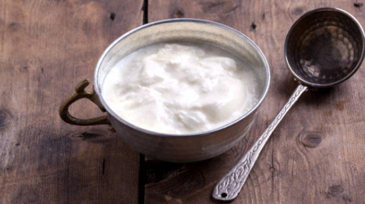 Ev yapımı ayranı tazecik tutan yöntem Su ekledikçe çırpmak şart, tuz işi bitiriyor Ev yapımı ayranı tazecik tutan yöntem Su ekledikçe çırpmak şart, tuz işi bitiriyor