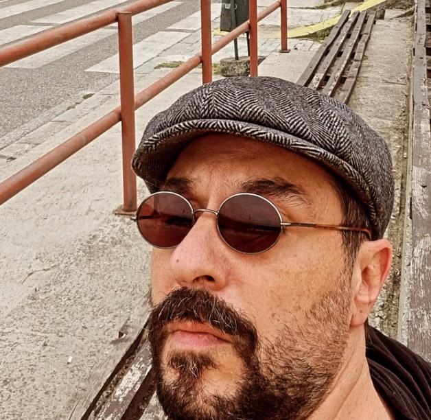 Emir Benderlioğlunun eşi bakın kim çıktı Meğer ünlü oyuncu ile evliymiş Emir Benderlioğlunun eşi bakın kim çıktı Meğer ünlü oyuncu ile evliymiş