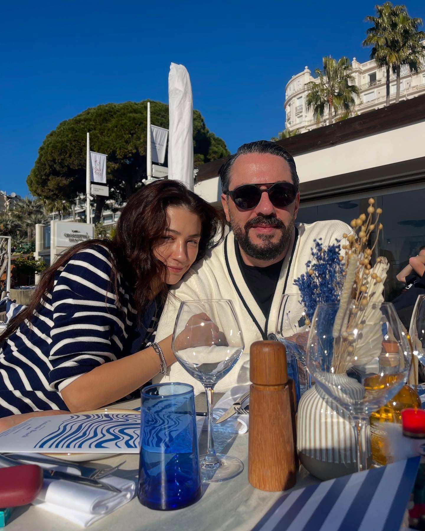 Emir Benderlioğlunun eşi bakın kim çıktı Meğer ünlü oyuncu ile evliymiş Emir Benderlioğlunun eşi bakın kim çıktı Meğer ünlü oyuncu ile evliymiş