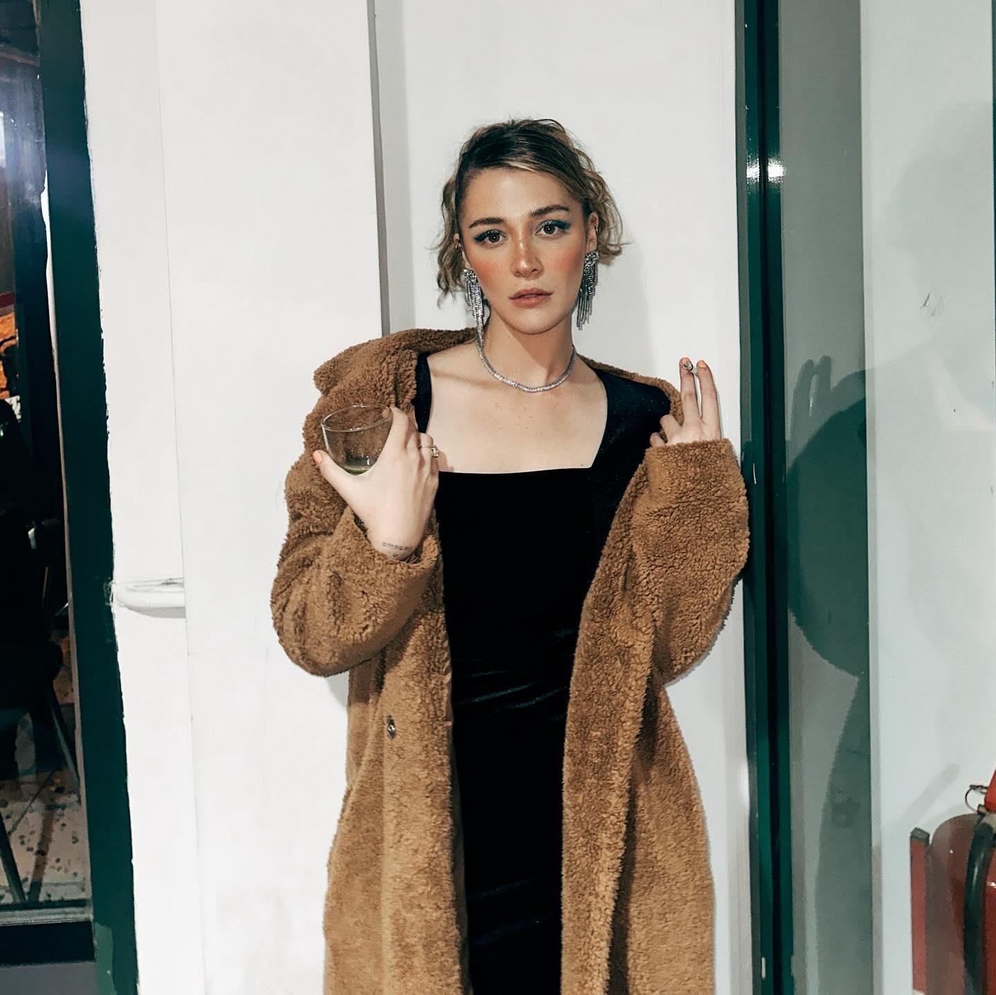 DENİZ IŞIN KİMDİR DENİZ IŞIN KİMDİR