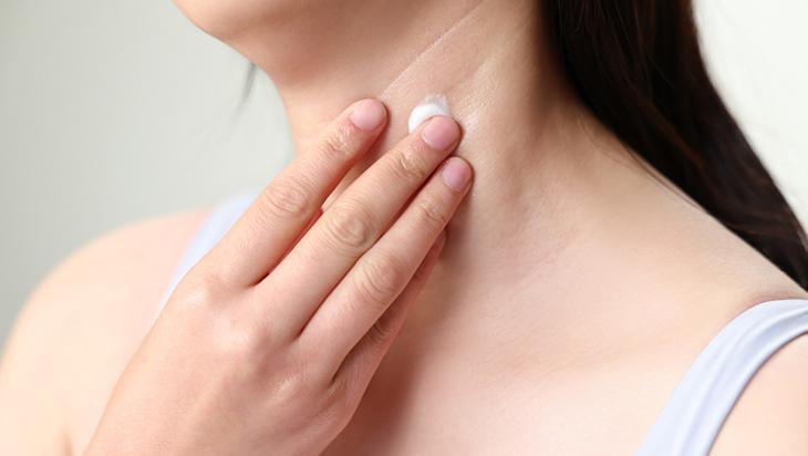 Boynunuzu 10 yaş gençleştirin Düzenli kullanımda fark yaratıyor, sırrı sıcak zeytinyağı