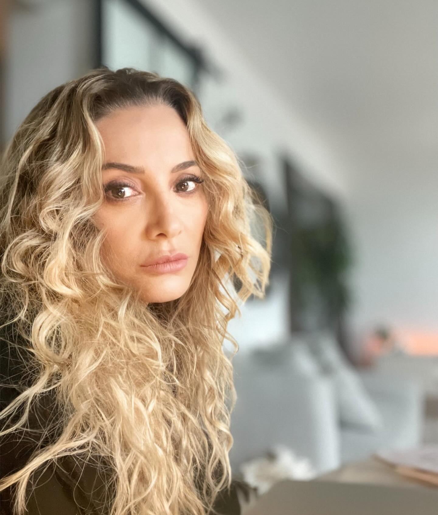 Aslında arkeoloji mezunu Dolunay Soysert sahneye ilk olarak 30 yıl önce çıktı