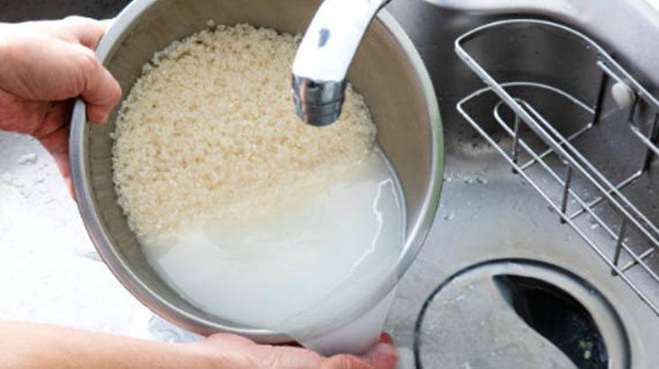 Pirinç diye plastik yiyoruz Suya atınca foyası ortaya çıkıyor, pişse de faydası yok