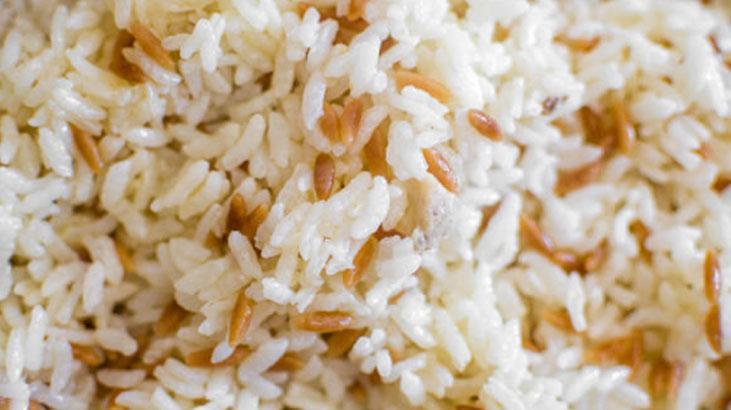 Pirinç diye plastik yiyoruz Suya atınca foyası ortaya çıkıyor, pişse de faydası yok