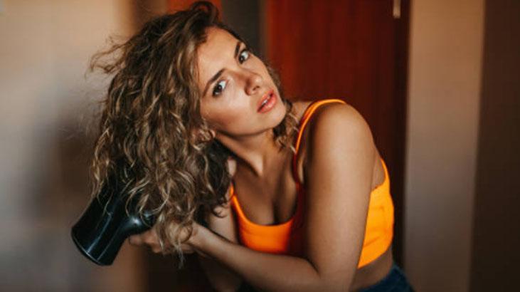 Ne düzleştirici ne krem, bir top folyoyla saçınız ipeğe dönsün Çantaya sığıyor Ne düzleştirici ne krem, bir top folyoyla saçınız ipeğe dönsün Çantaya sığıyor