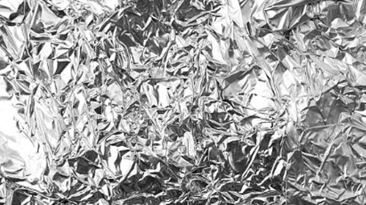 Ne düzleştirici ne krem, bir top folyoyla saçınız ipeğe dönsün Çantaya sığıyor Ne düzleştirici ne krem, bir top folyoyla saçınız ipeğe dönsün Çantaya sığıyor