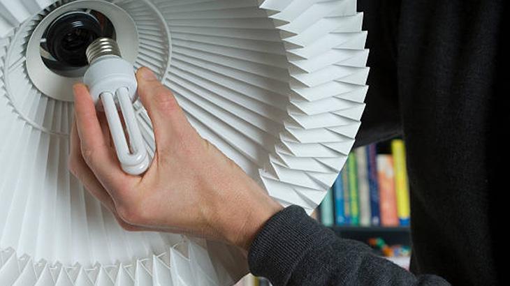 Tasarruflu ampul kırılırsa asla bunları yapmayın Zehir etkisi yaratıyor