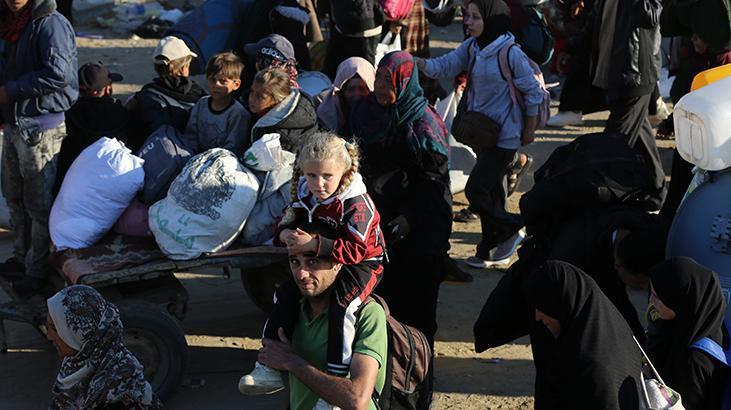 Gazzede zorla yerinden edilen on binlerce Filistinlinin topraklarına dönüşü başladı