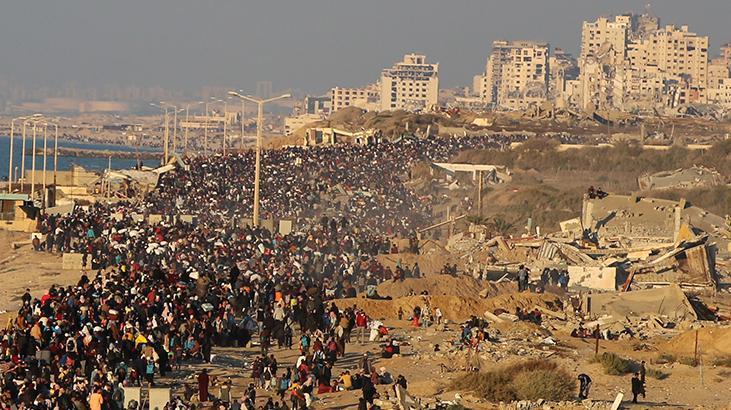 Gazzede zorla yerinden edilen on binlerce Filistinlinin topraklarına dönüşü başladı