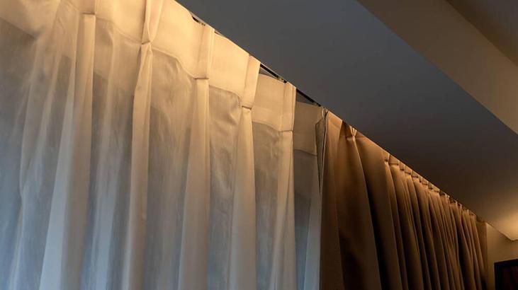 Ev hanımlarının 1 numaralı tüyosu Kornişten çıkarmayın, perde şipşak arınacak