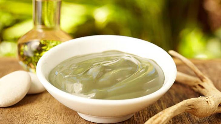 CİLDİ İÇİN KİL MASKELERİ KULLANIRDI