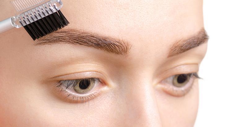 Kaşları besleyip gürleştiriyor Gece bekletip sabah yıkayın, sonuç muhteşem