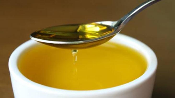 Yerdeki çizikler saniyesinde siliniyor Cevizin içinden çıkartıp böyle ovalayın