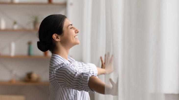 1 şişe saç spreyiyle perde derdinden kurtulun Toz ve kire karşı kesin çözüm