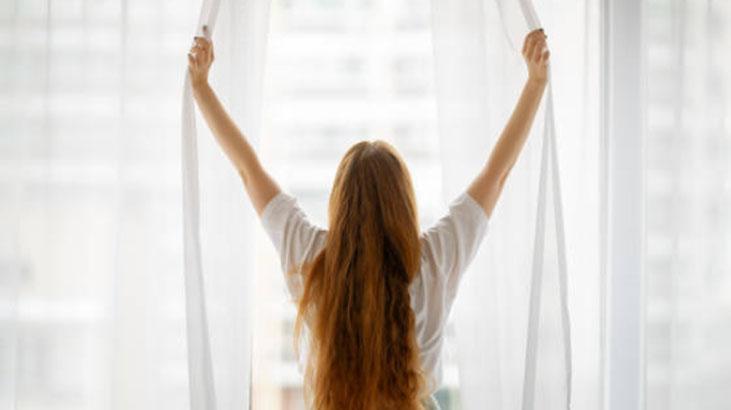 1 şişe saç spreyiyle perde derdinden kurtulun Toz ve kire karşı kesin çözüm