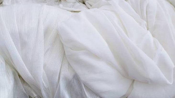 1 şişe saç spreyiyle perde derdinden kurtulun Toz ve kire karşı kesin çözüm