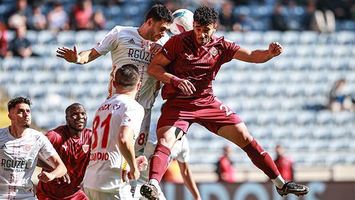 Hatayspor - Antalyaspor maçından kareler