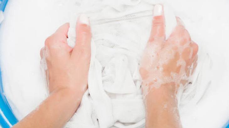 Çamaşır sulu kıyafet giymeye son veren teknik 4 saat bekletip makineye atın Çamaşır sulu kıyafet giymeye son veren teknik 4 saat bekletip makineye atın