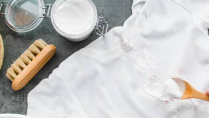 Süt lekesini söküp atıyor Giysi, halı, koltuk sadece birkaç damlayla pırıl pırıl olacak