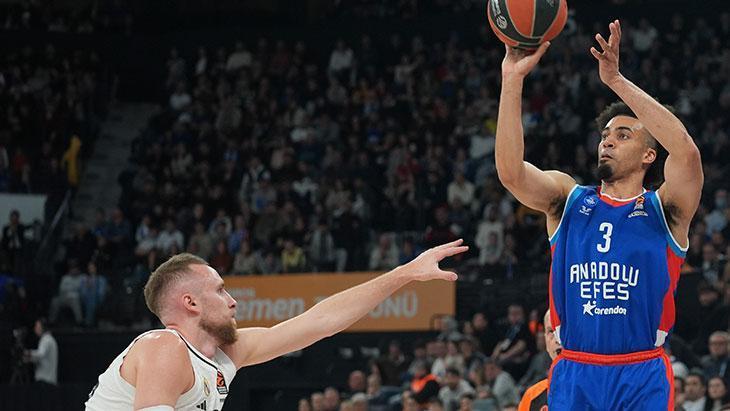 Anadolu Efes - Real Madrid maçından kareler