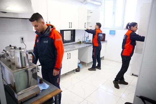 AFAD ekipleri depremin merkez üssünde yaşadıklarını unutamıyor: Öldüğümü düşündükleri için beni tanımadılar