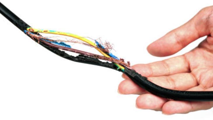 Kopunca tellerini çıkarmadan sarmayın Şarj kablosunun sağlıklı tamiri başkaymış