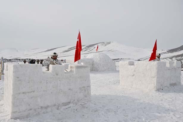 Komandolar tilki oyuğunda geceyi geçirdi Nefes kesen görüntüler paylaşıldı