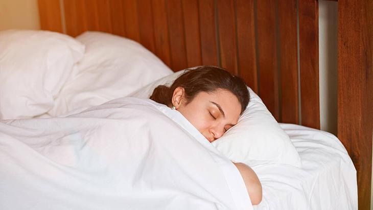 Düşünceler değil, alışkanlıklar uyutmuyor Bir anda bölünüyorsa çaresi var Düşünceler değil, alışkanlıklar uyutmuyor Bir anda bölünüyorsa çaresi var