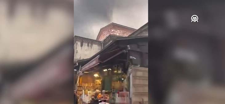 Son dakika... Mısır Çarşısının yanındaki restoranda yangın Yandaki binalara da sıçradı