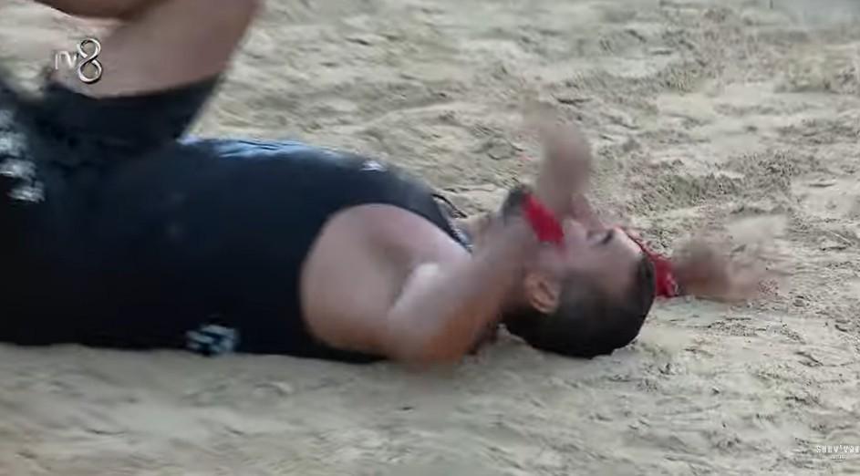 Survivor Hikmet oyun sonrası fenalaştı Takım arkadaşları başından ayrılmadı Survivor Hikmet oyun sonrası fenalaştı Takım arkadaşları başından ayrılmadı