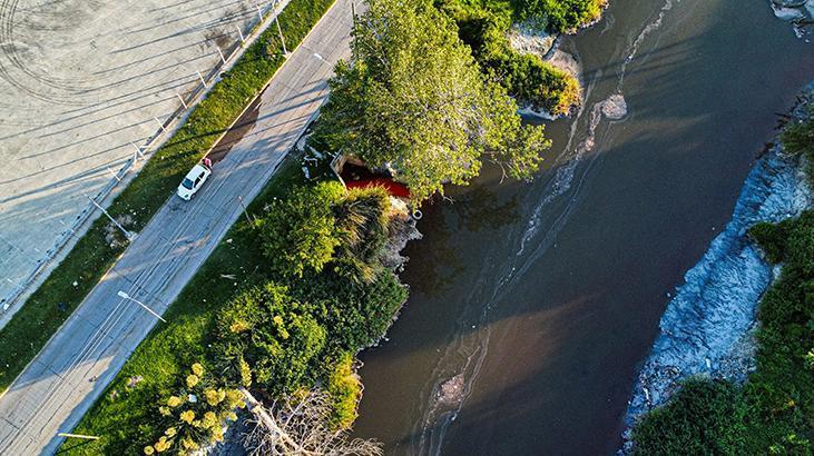 Arjantinde Sarandi Kanalının rengi kırmızıya döndü Arjantinde Sarandi Kanalının rengi kırmızıya döndü