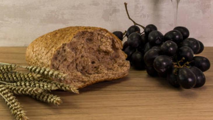 Kuru üzümün suyunu ekleyin Kek gibi ekşi mayalı ekmek parmakları yedirecek