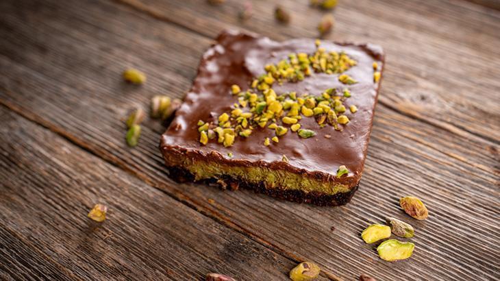 DUBAİ ÇİKOLATALI BROWNİE TARİFİ DUBAİ ÇİKOLATALI BROWNİE TARİFİ