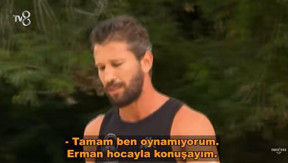 Survivorda Adem Kılıççıdan şoke eden hareket Sinirlenerek seremoniyi terk etti