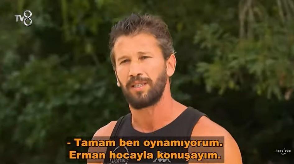 Survivorda Adem Kılıççıdan şoke eden hareket Sinirlenerek seremoniyi terk etti