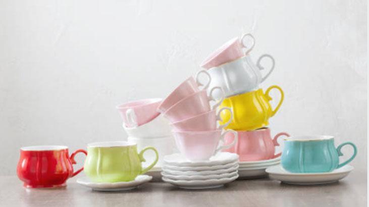 Mutfak ferahlatan Japon yöntemi Bardakları tıkıştırmayı bitiriyor, üst üste yerine iç içe